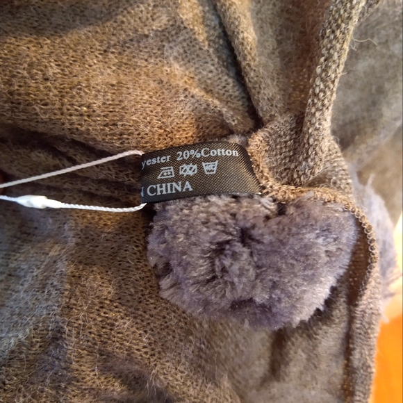 Pretty Angel Pom Pom Scarf/Shawl - Picture 5 of 5